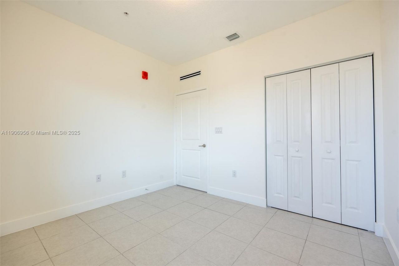 8001 NW 41st St, Unit F-312, Doral, FL 33166 Photo
