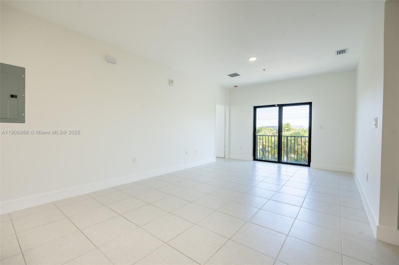 8001 NW 41st St, Unit F-312, Doral, FL 33166 Photo
