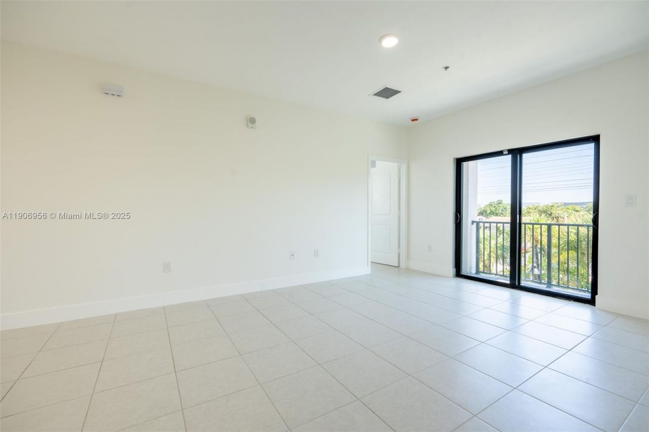 8001 NW 41st St, Unit F-312, Doral, FL 33166 Photo