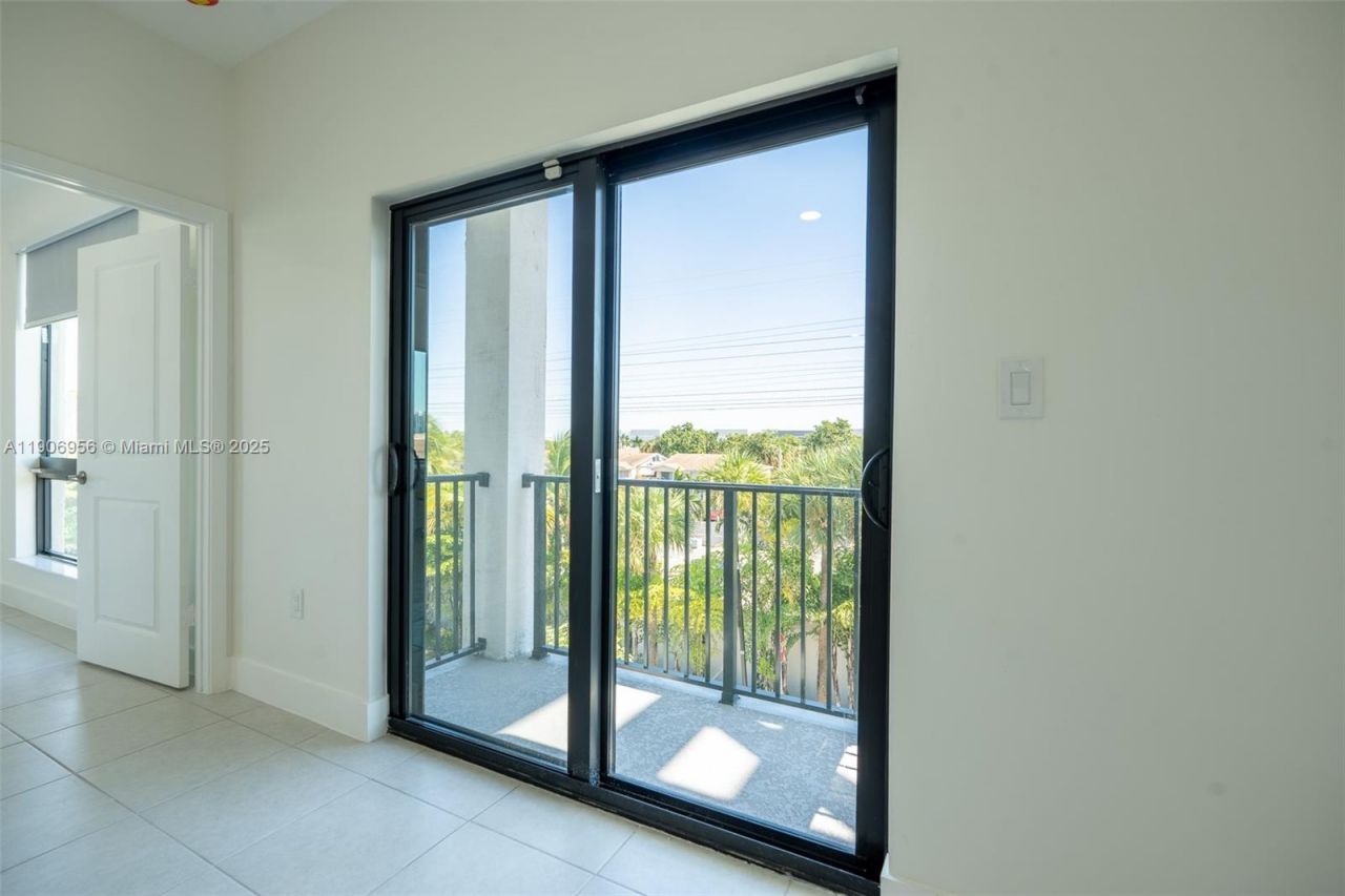 8001 NW 41st St, Unit F-312, Doral, FL 33166 Photo