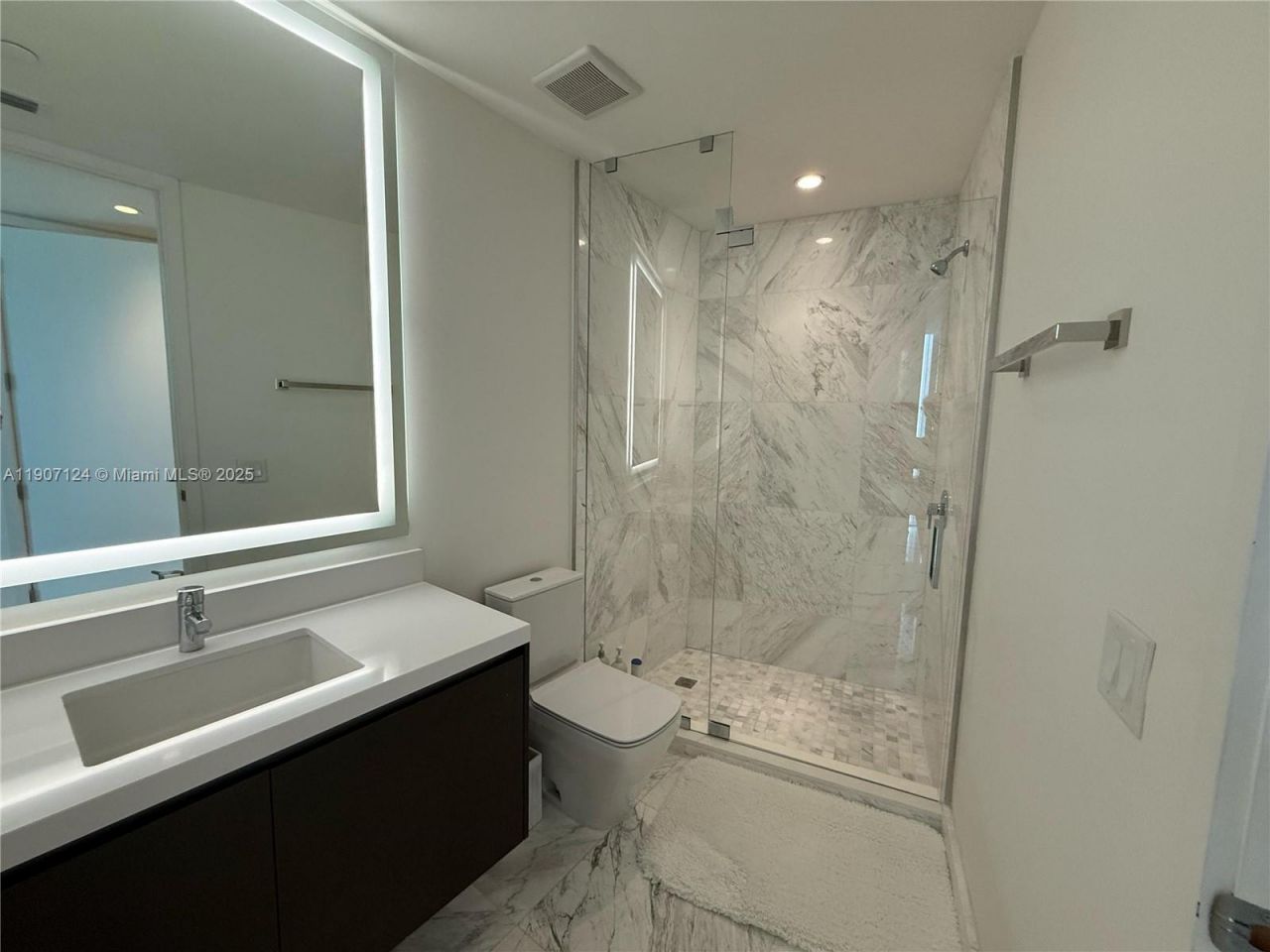 851 NE 1st Ave, Unit 4811, Miami, FL 33132 Photo