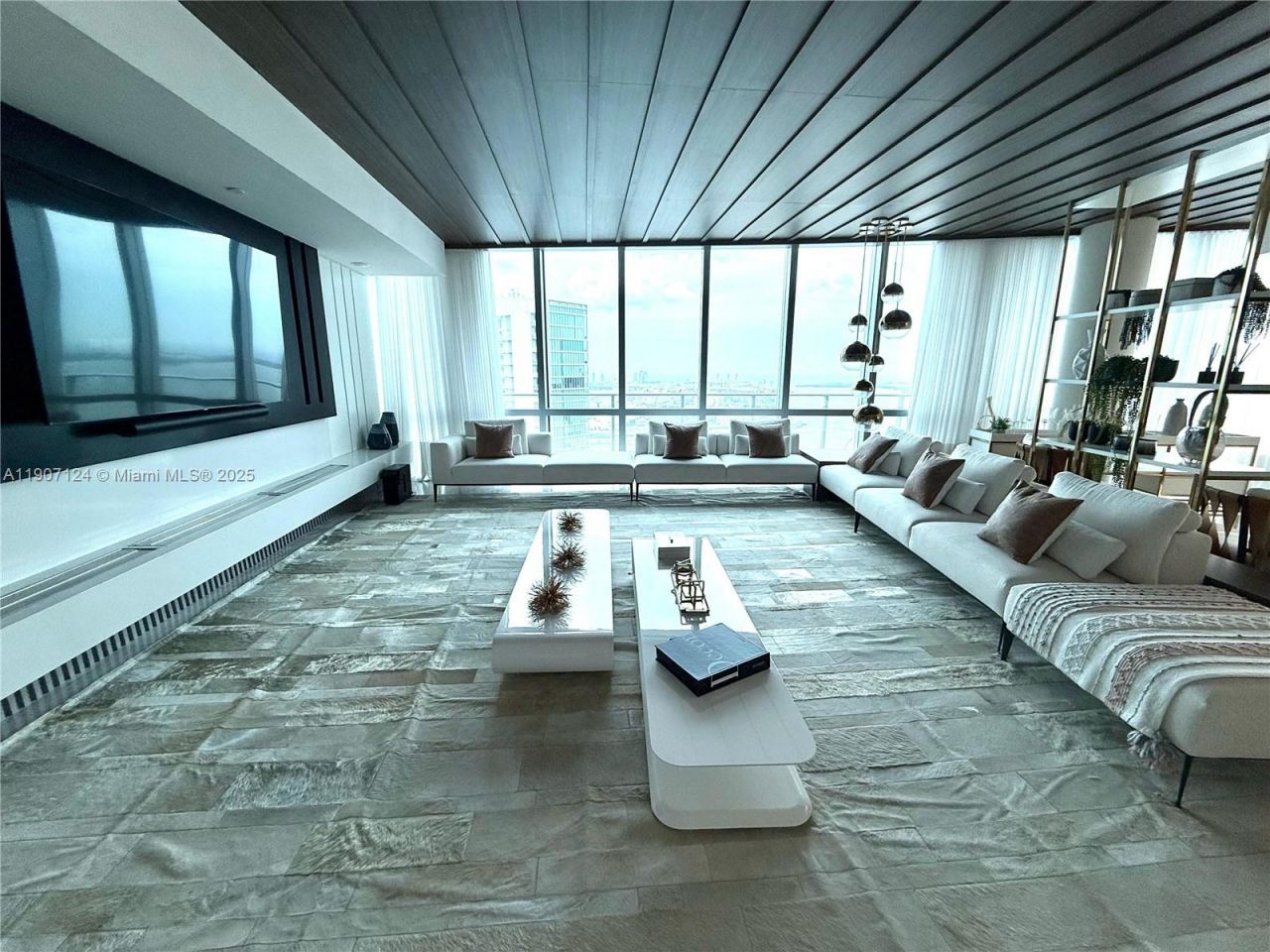 851 NE 1st Ave, Unit 4811, Miami, FL 33132 Photo