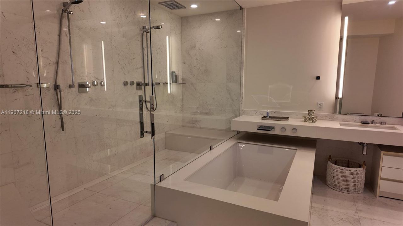 18555 Collins Ave, Unit 905, Sunny Isles Beach, FL 33160 Photo