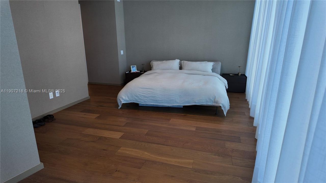 18555 Collins Ave, Unit 905, Sunny Isles Beach, FL 33160 Photo