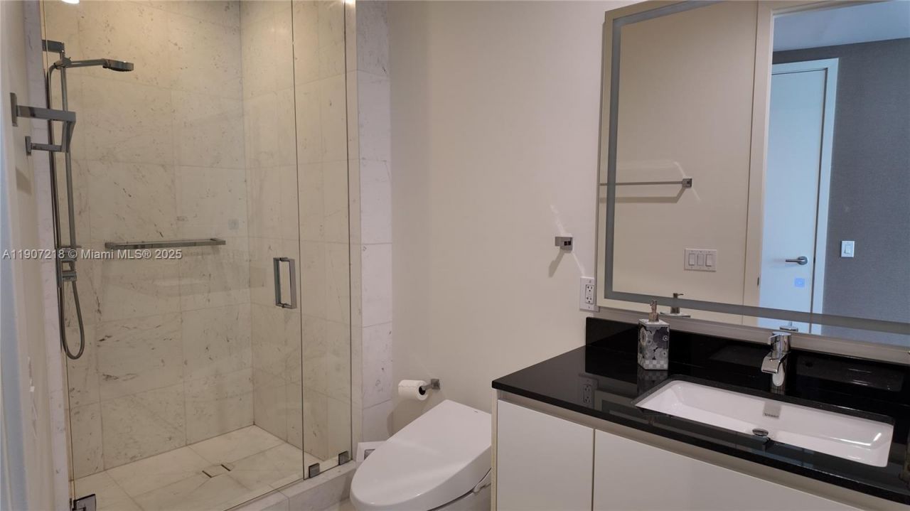 18555 Collins Ave, Unit 905, Sunny Isles Beach, FL 33160 Photo