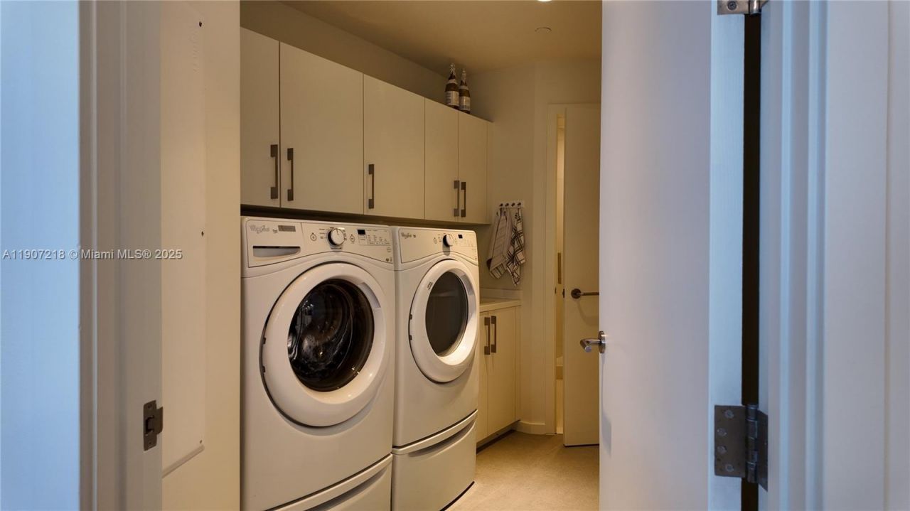 18555 Collins Ave, Unit 905, Sunny Isles Beach, FL 33160 Photo