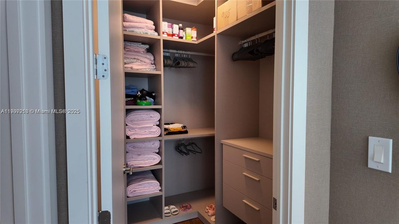 18555 Collins Ave, Unit 905, Sunny Isles Beach, FL 33160 Photo