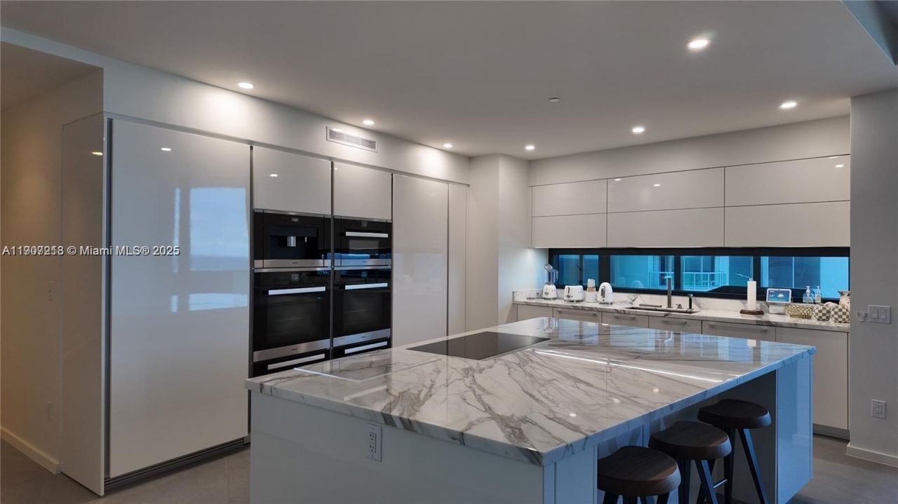 18555 Collins Ave, Unit 905, Sunny Isles Beach, FL 33160 Photo