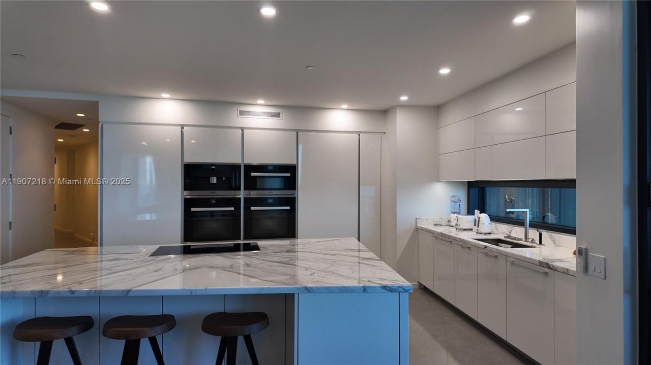 18555 Collins Ave, Unit 905, Sunny Isles Beach, FL 33160 Photo