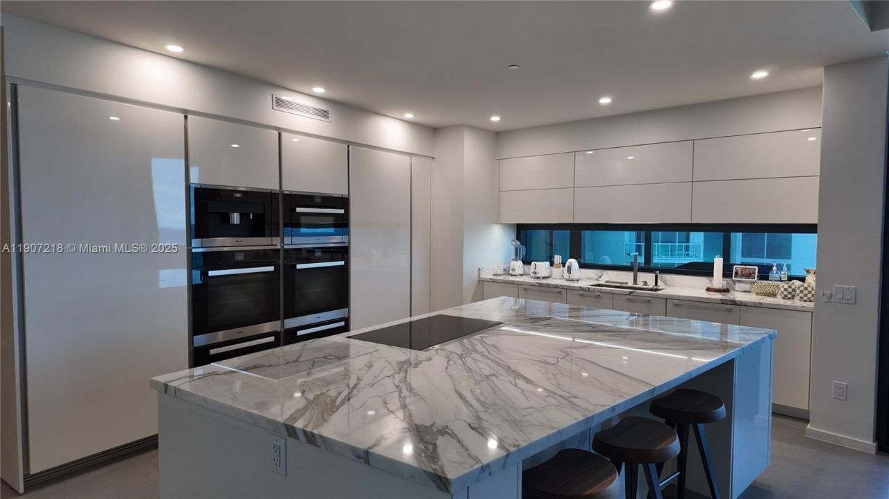 18555 Collins Ave, Unit 905, Sunny Isles Beach, FL 33160 Photo