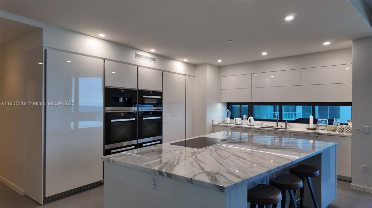 18555 Collins Ave, Unit 905, Sunny Isles Beach, FL 33160 Photo