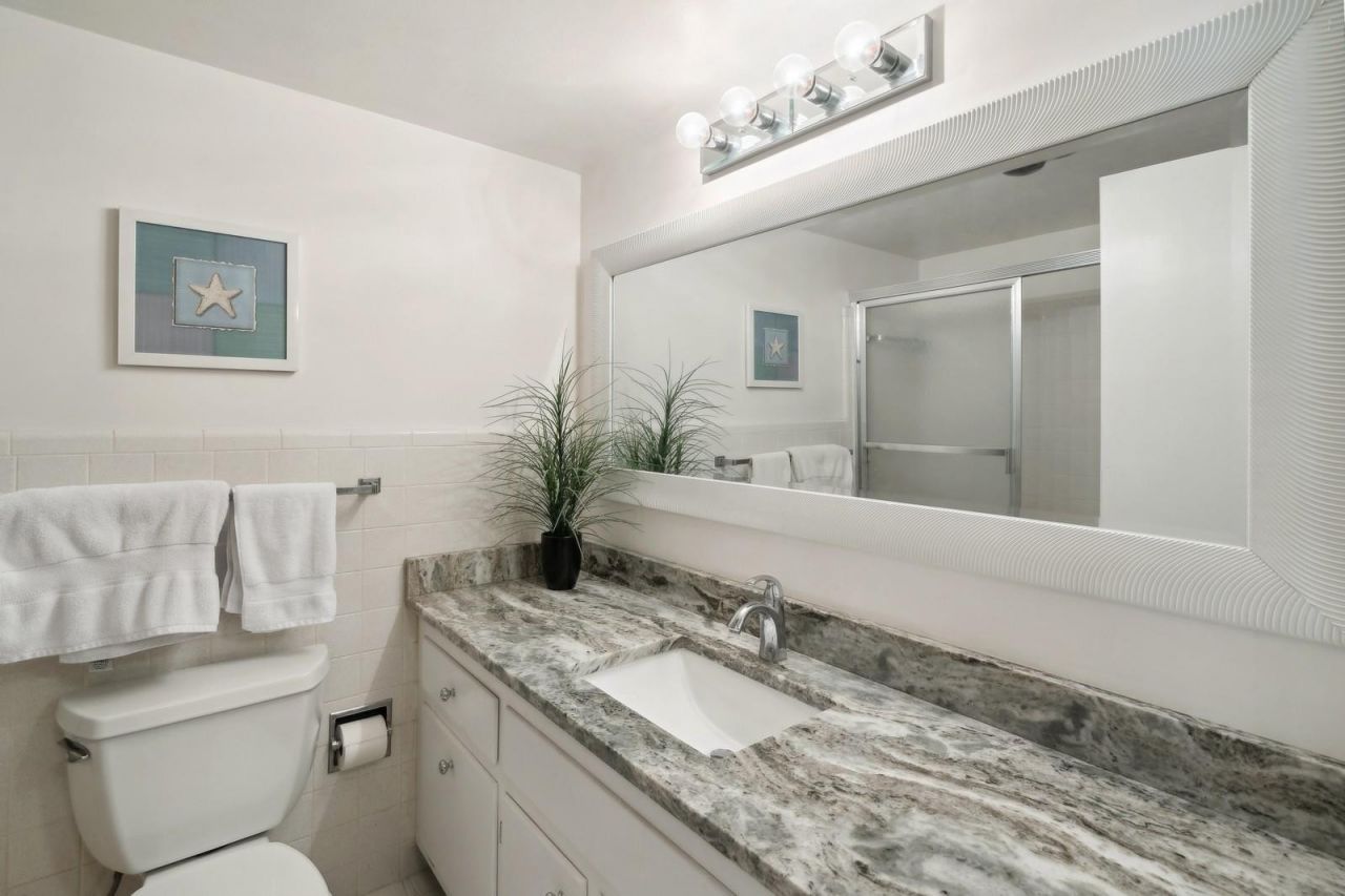 2864 NE 33rd Court, Unit 202, Fort Lauderdale, FL 33306 Photo