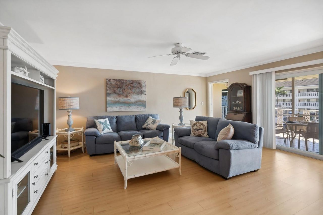 2864 NE 33rd Court, Unit 202, Fort Lauderdale, FL 33306 Photo