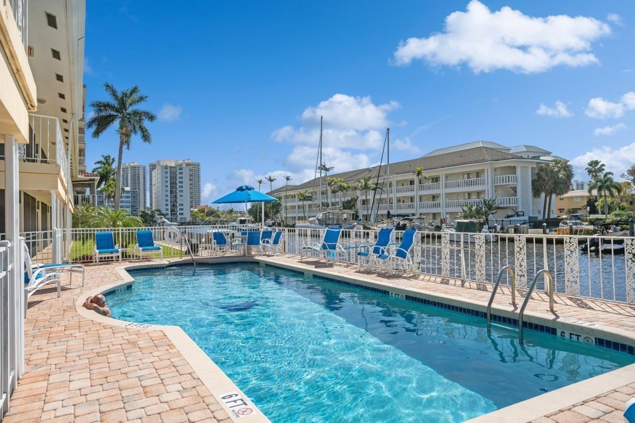 2864 NE 33rd Court, Unit 202, Fort Lauderdale, FL 33306 Photo