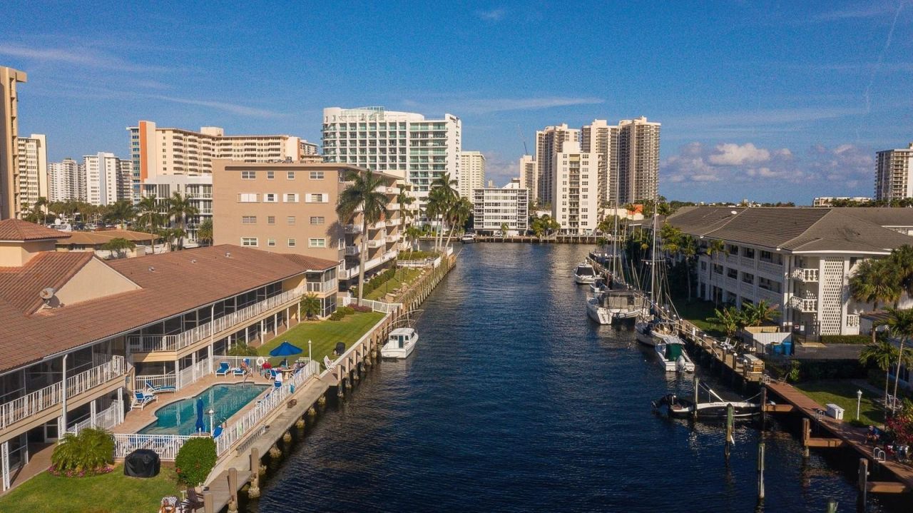 2864 NE 33rd Court, Unit 202, Fort Lauderdale, FL 33306 Photo