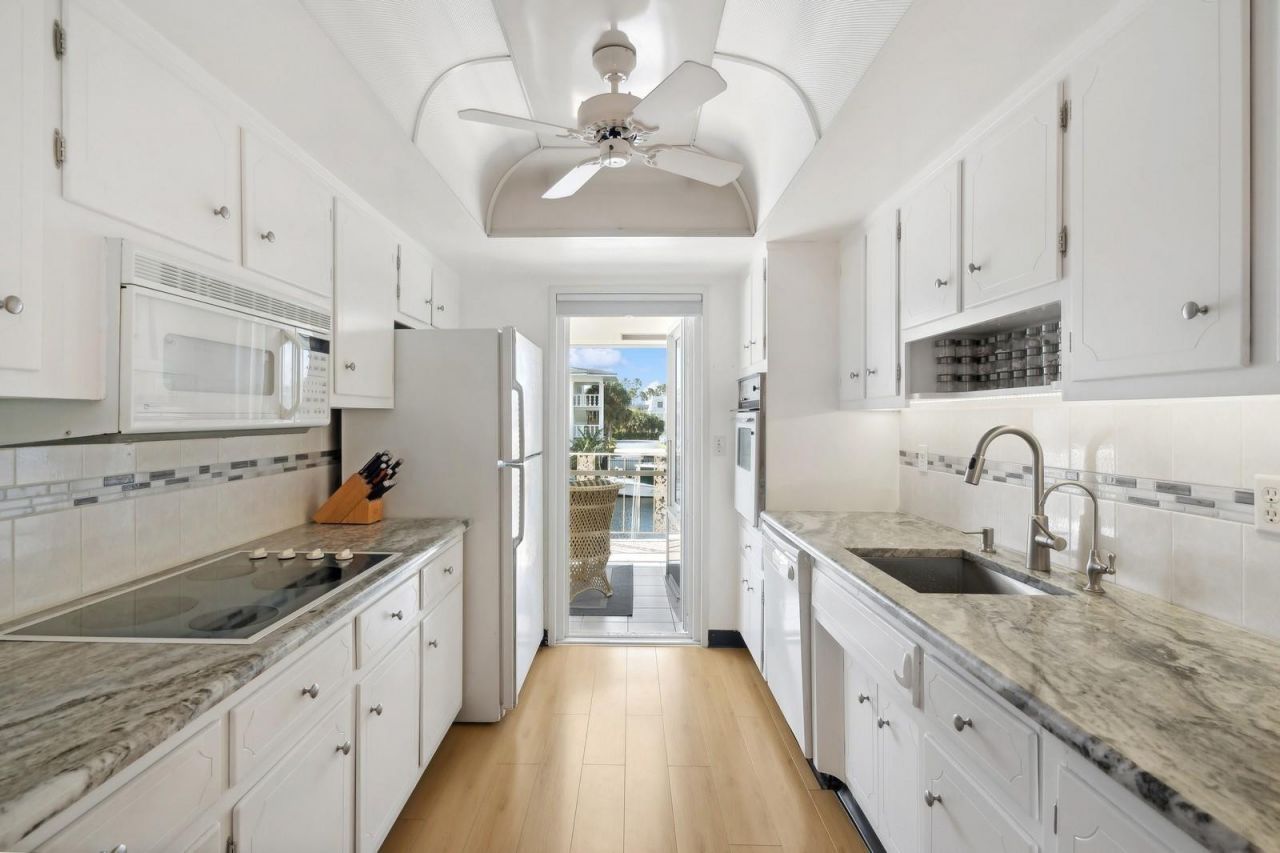 2864 NE 33rd Court, Unit 202, Fort Lauderdale, FL 33306 Photo