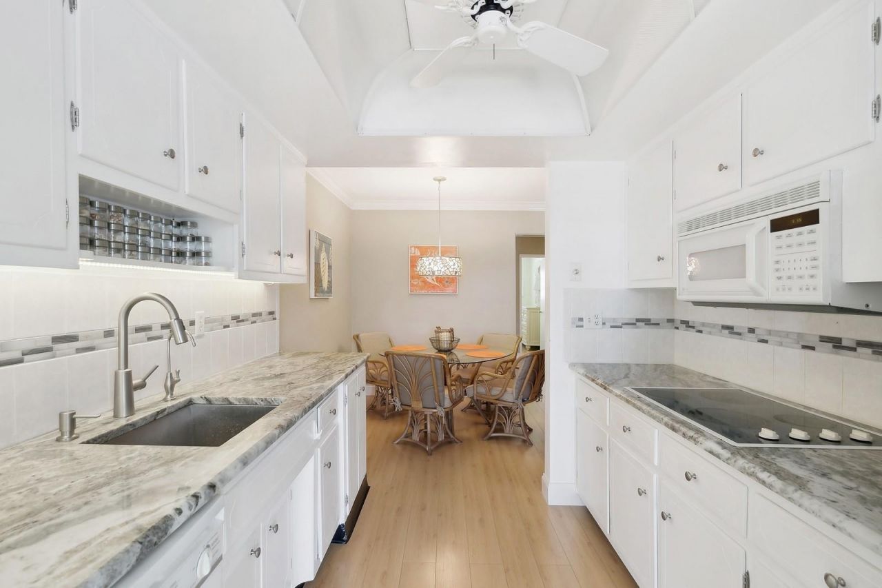 2864 NE 33rd Court, Unit 202, Fort Lauderdale, FL 33306 Photo