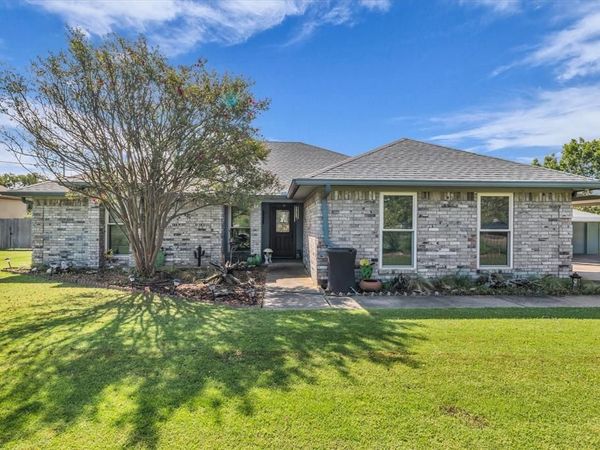 107 Fort Graham Circle, Waco, TX 76705