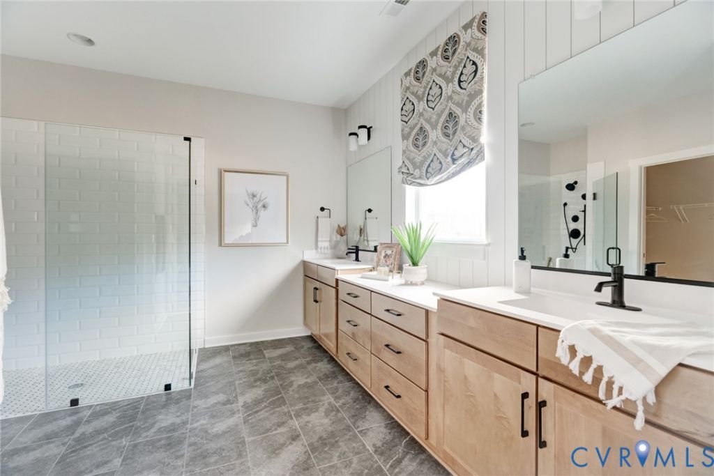 15900 Canoe Pointe Loop  Moseley, VA 23120