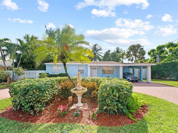 946 Alamanda Road, West Palm Beach, FL 33405