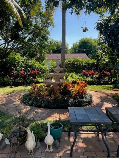 946 Alamanda Rd, West Palm Beach, FL 33405 Photo