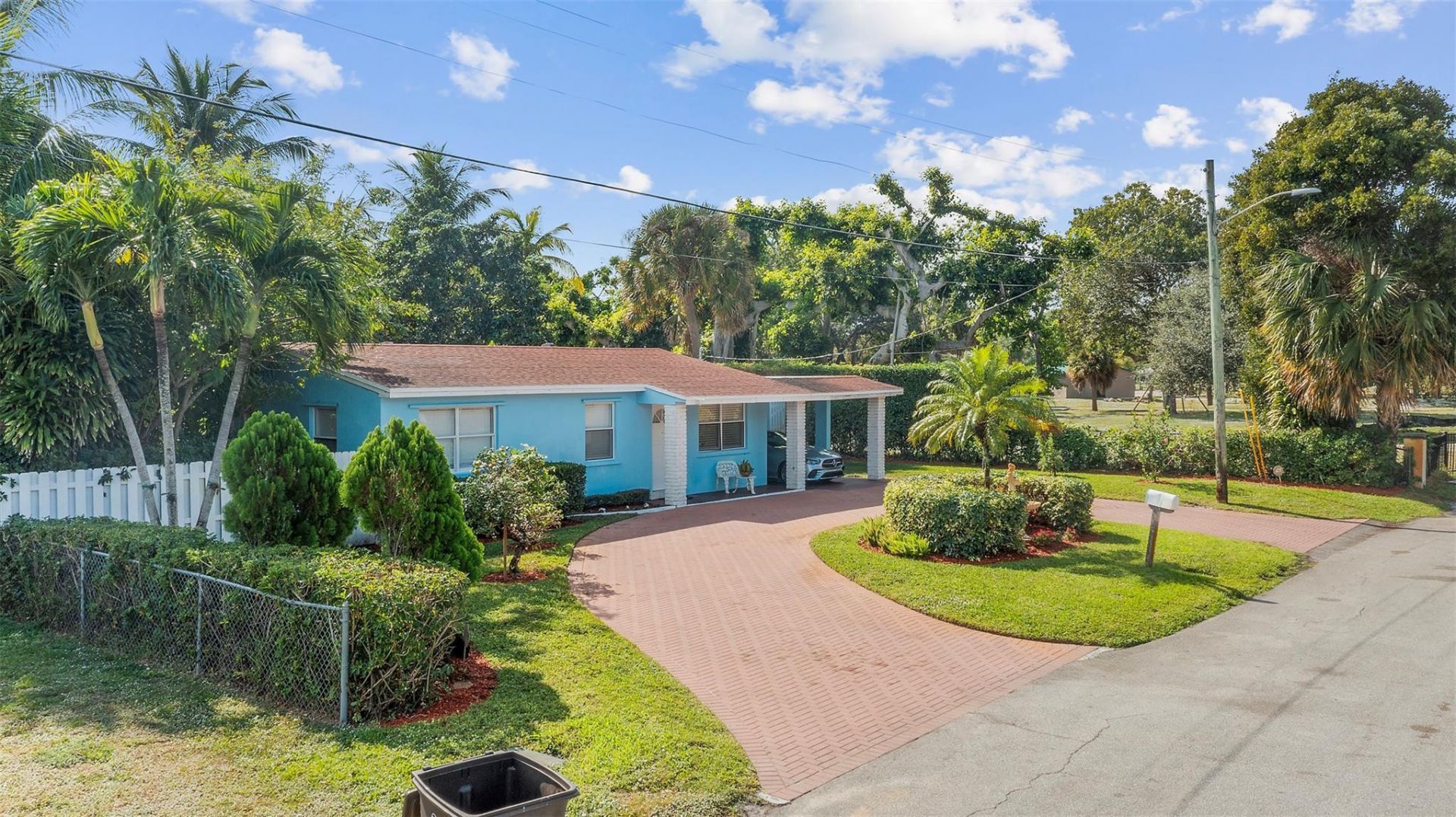 946 Alamanda Road, West Palm Beach, FL 33405 Photo