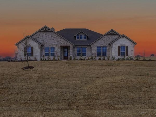 810 Valley Ridge Road, Van Alstyne, TX 75495