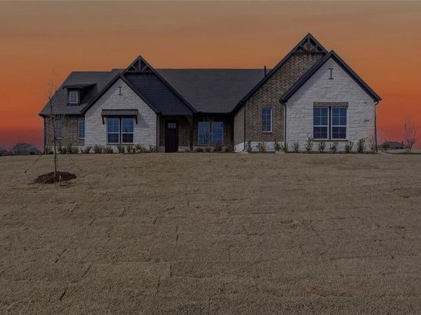 812 Valley Ridge Road, Van Alstyne, TX 75495