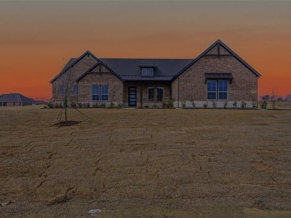 808 Valley Ridge Road, Van Alstyne, TX 75495