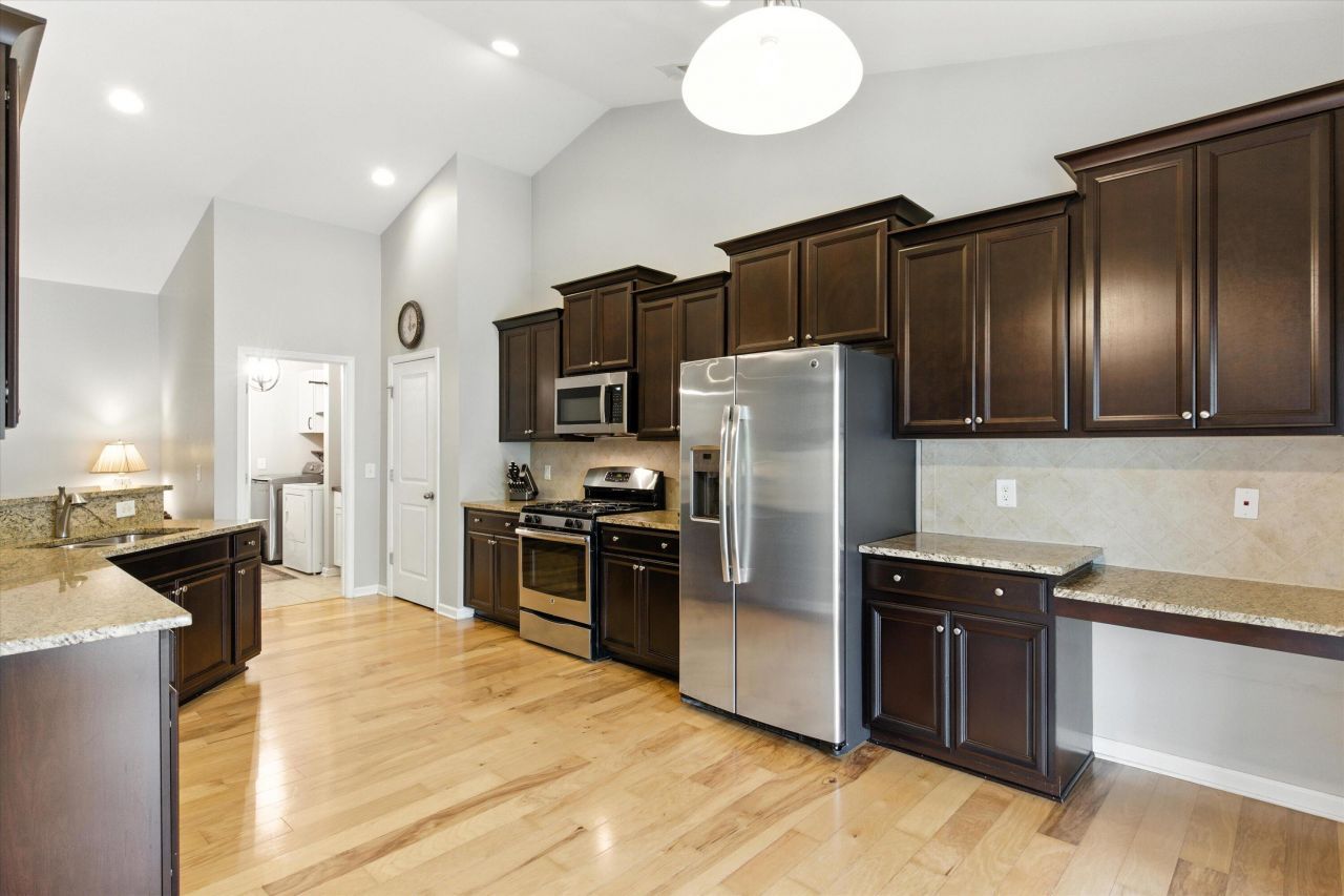 420 Fetterbush Drive Photo 10