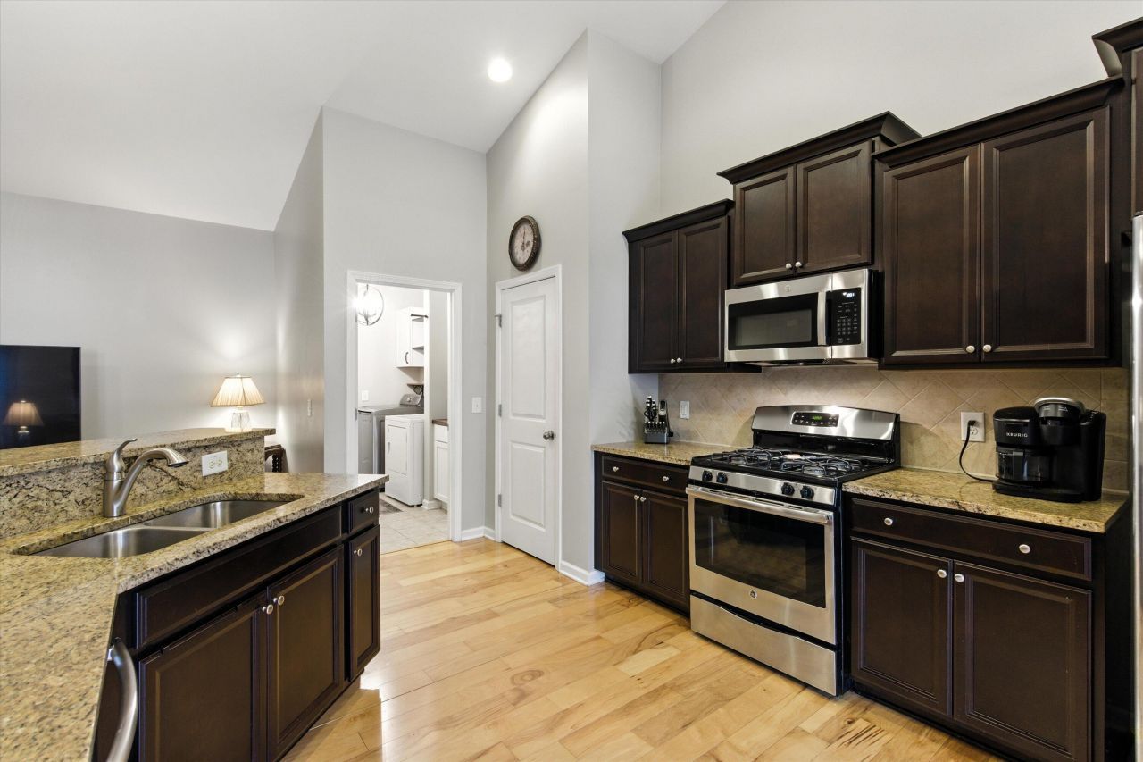 420 Fetterbush Drive Photo 8