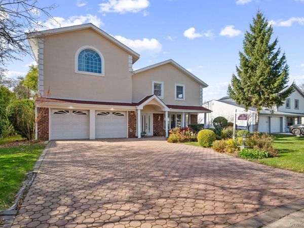 89 Nottingham Road, Manhasset Hills, NY 11040