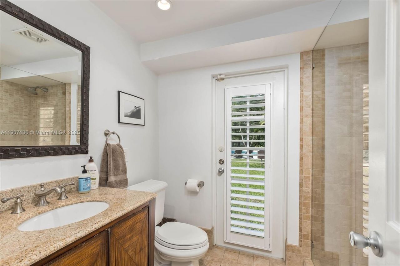 9240 SW 69th Ct, Pinecrest, FL 33156 Photo