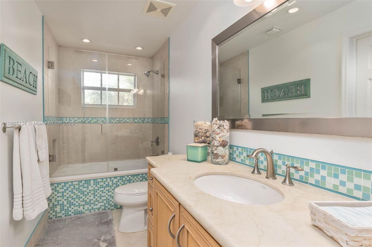 9240 SW 69th Ct, Pinecrest, FL 33156 Photo