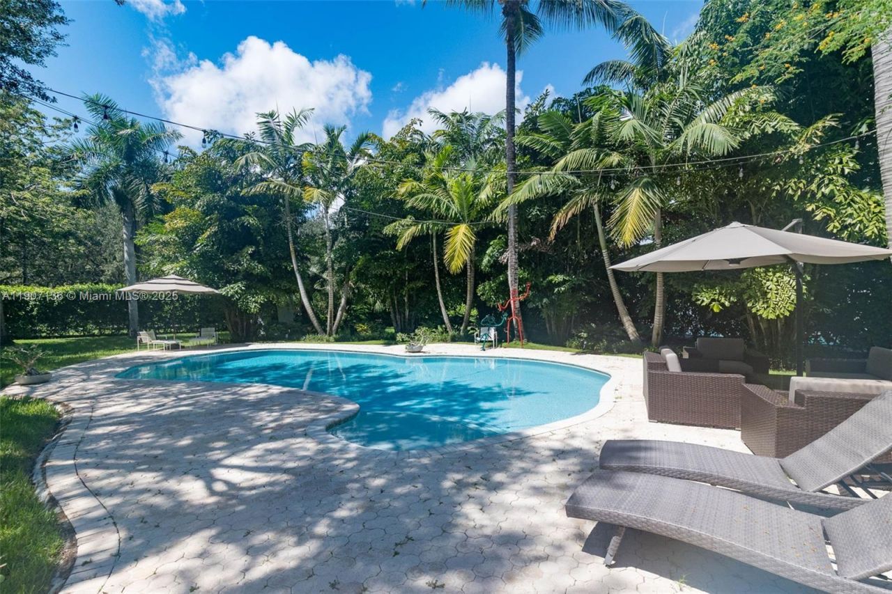 9240 SW 69th Ct, Pinecrest, FL 33156 Photo