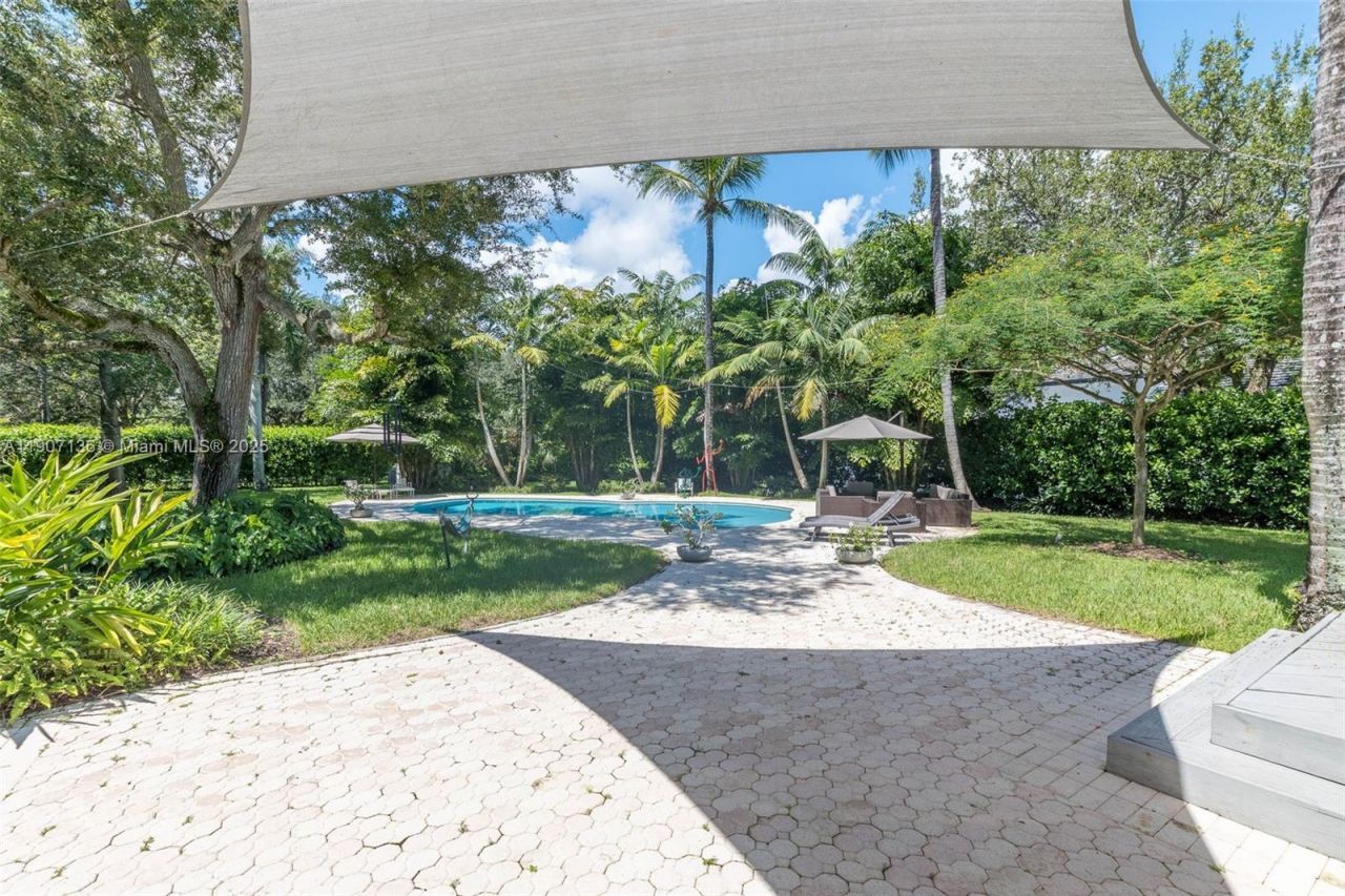 9240 SW 69th Ct, Pinecrest, FL 33156 Photo