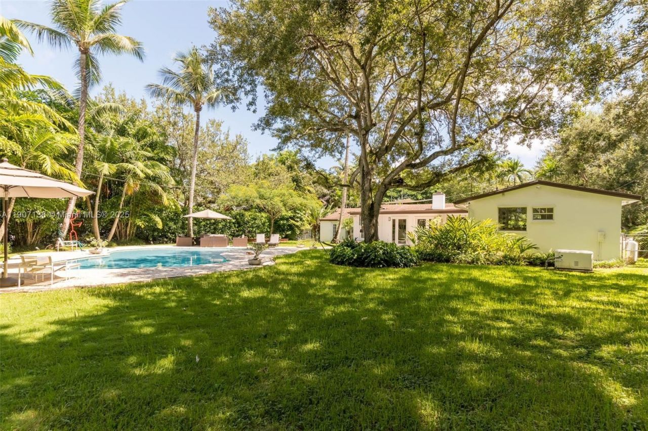 9240 SW 69th Ct, Pinecrest, FL 33156 Photo