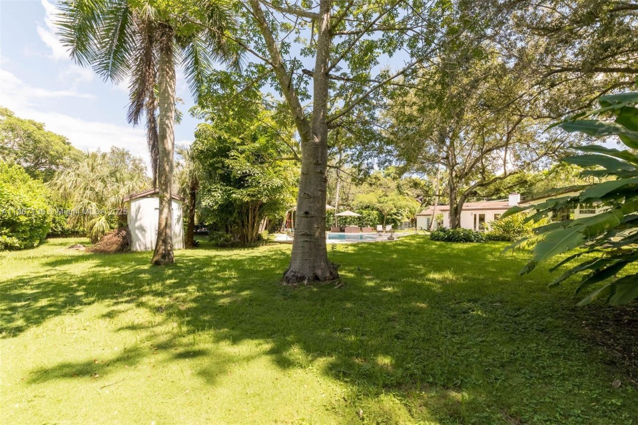 9240 SW 69th Ct, Pinecrest, FL 33156 Photo