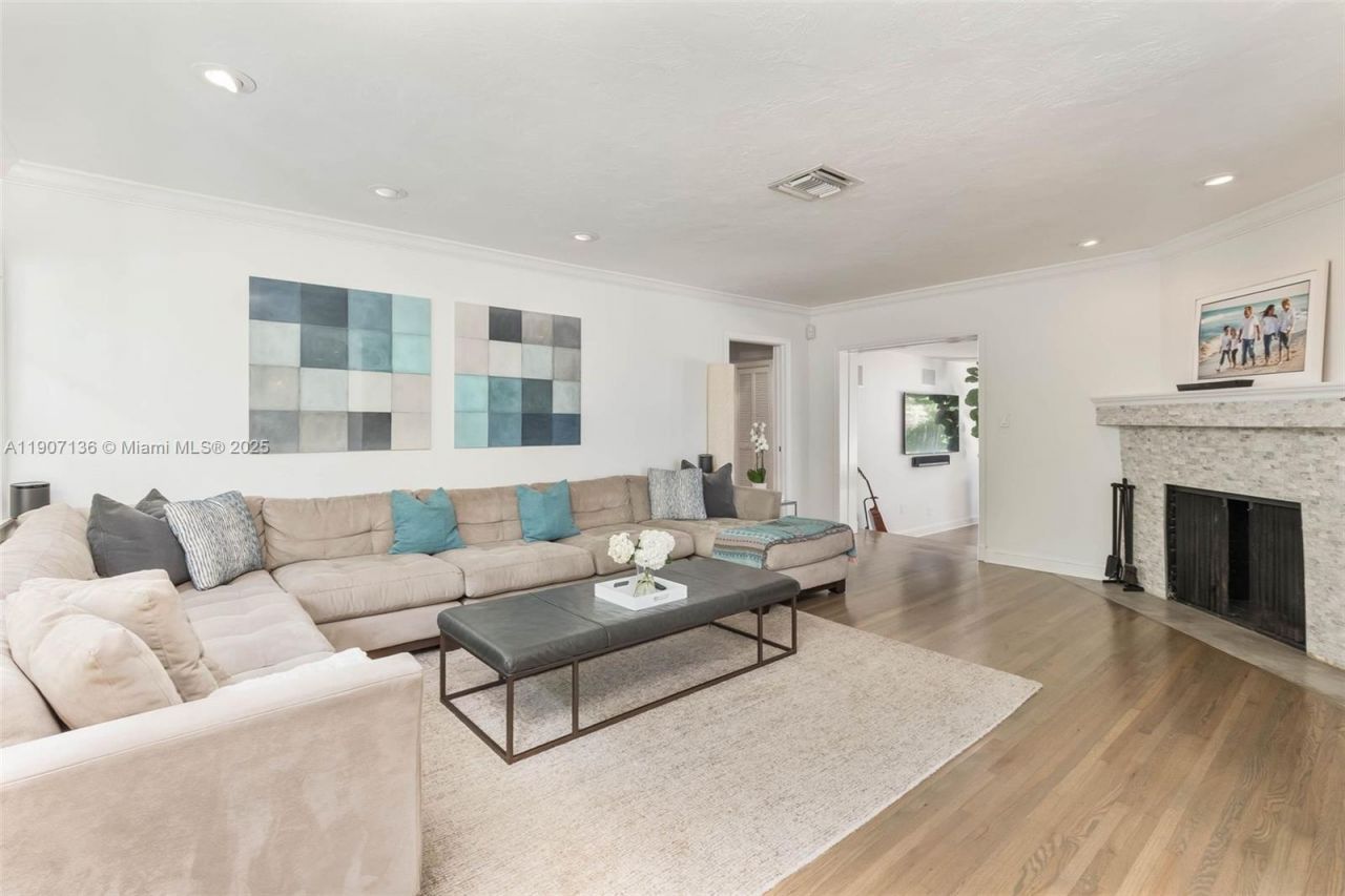 9240 SW 69th Ct, Pinecrest, FL 33156 Photo