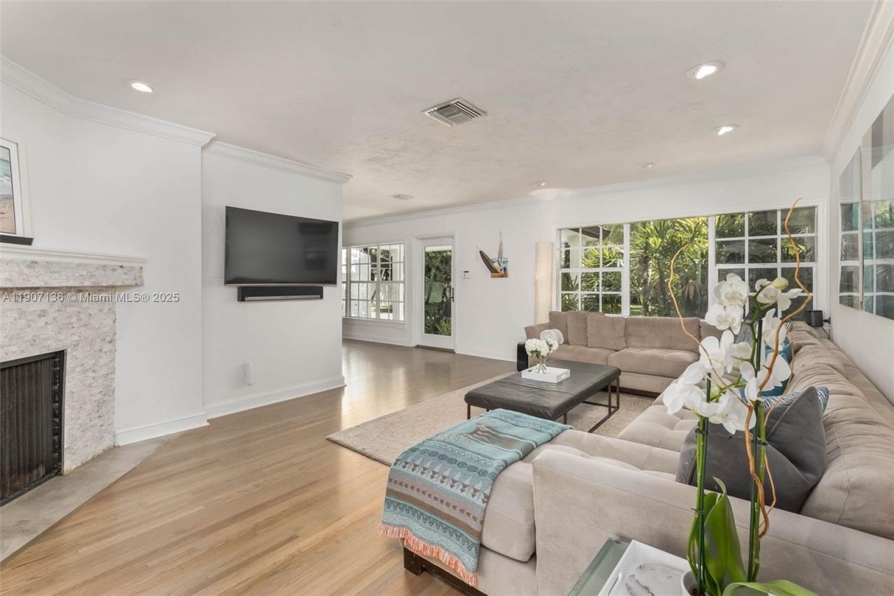 9240 SW 69th Ct, Pinecrest, FL 33156 Photo