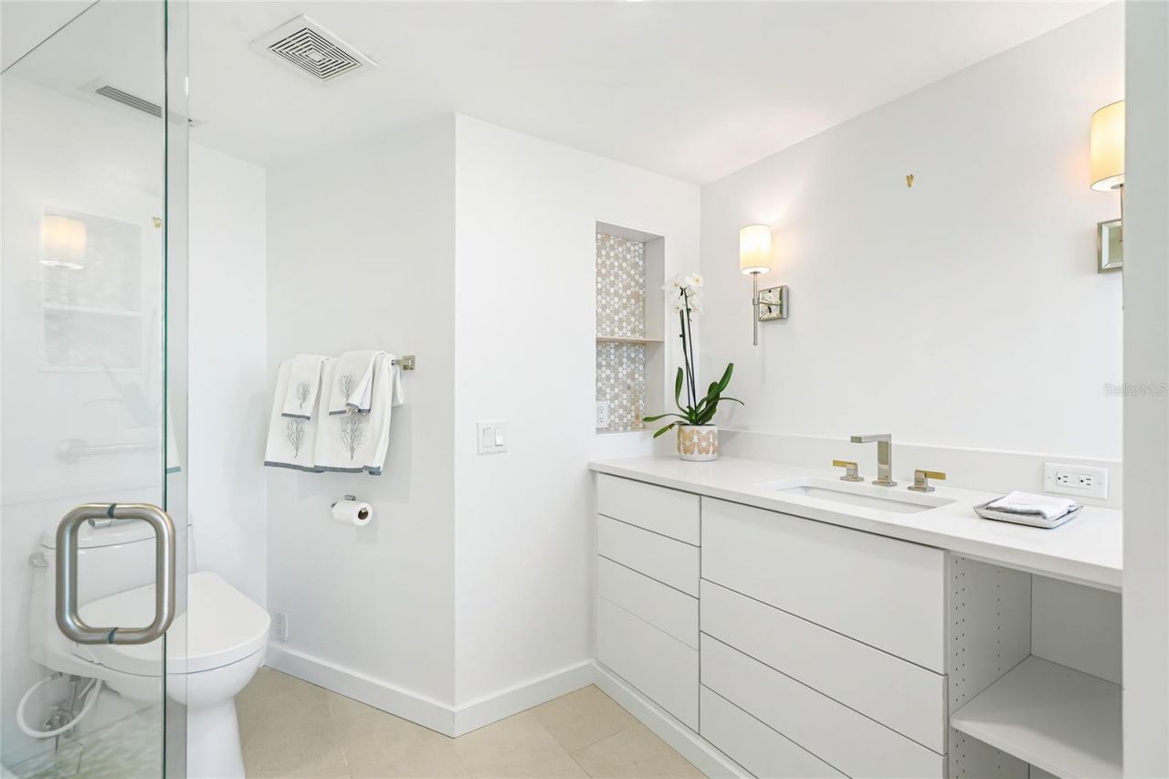 435 S Gulfstream Avenue, Unit 1004, Sarasota, FL 34236 Photo