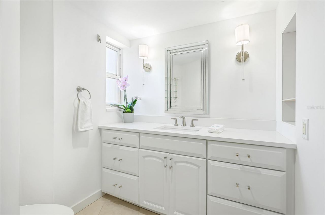 435 S Gulfstream Avenue, Unit 1004, Sarasota, FL 34236 Photo