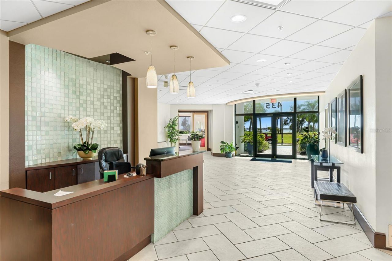 435 S Gulfstream Avenue, Unit 1004, Sarasota, FL 34236 Photo