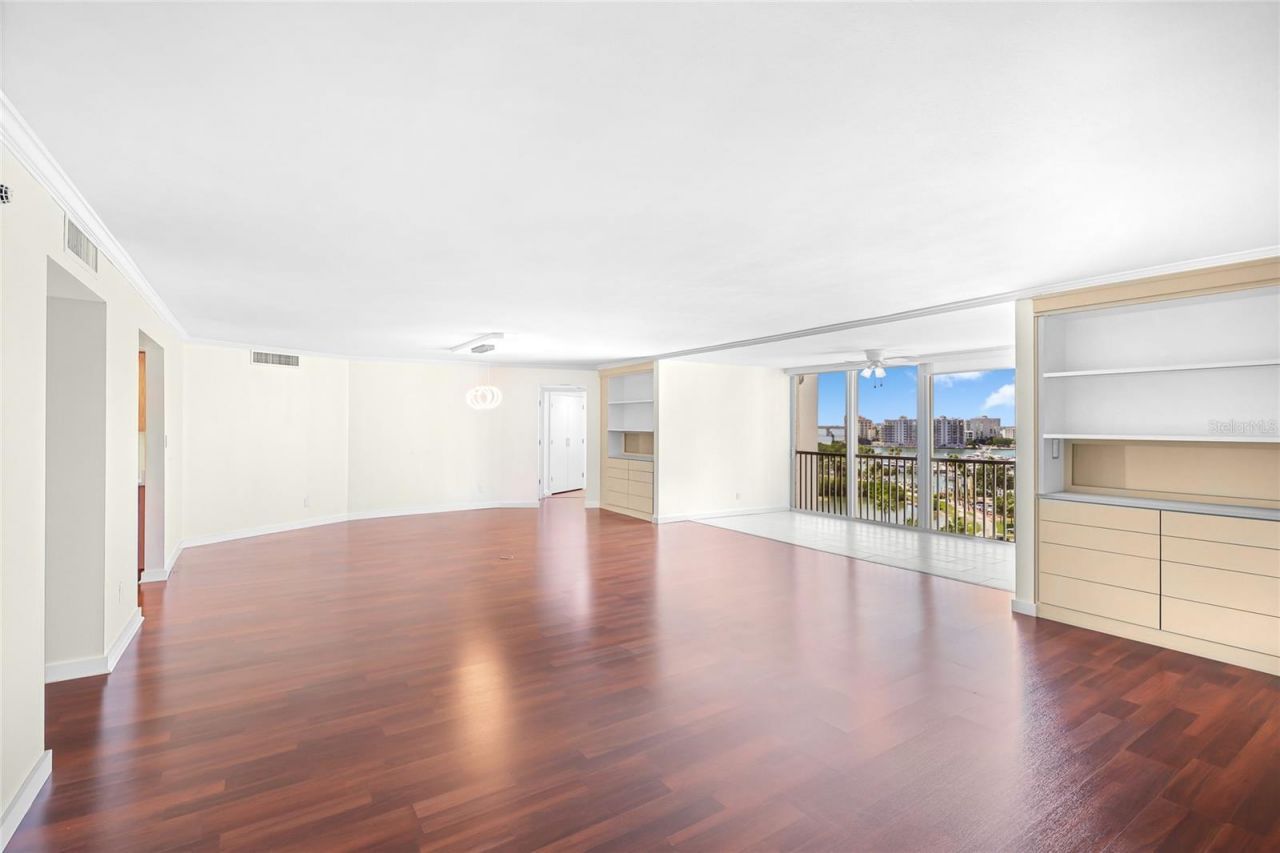 435 S Gulfstream Avenue, Unit 1004, Sarasota, FL 34236 Photo