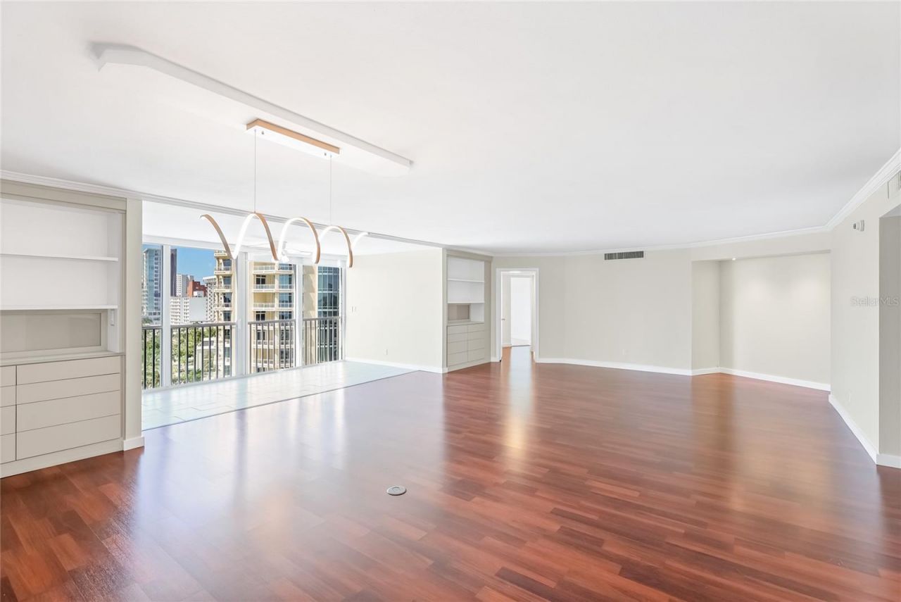 435 S Gulfstream Avenue, Unit 1004, Sarasota, FL 34236 Photo