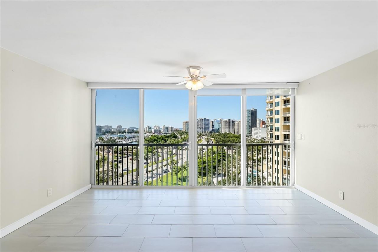 435 S Gulfstream Avenue, Unit 1004, Sarasota, FL 34236 Photo
