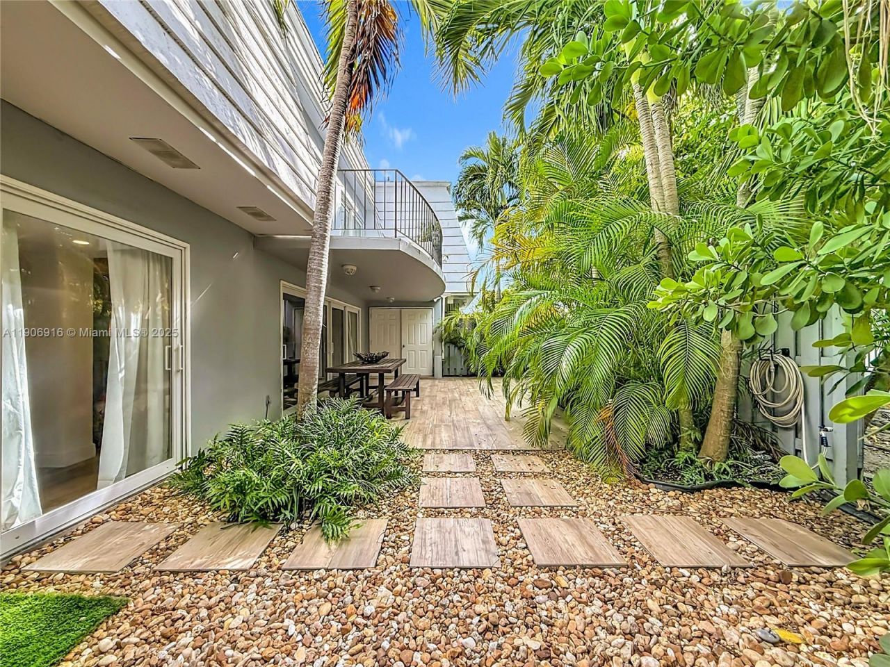 254 Sea View Dr, Unit 5, Key Biscayne, FL 33149 Photo