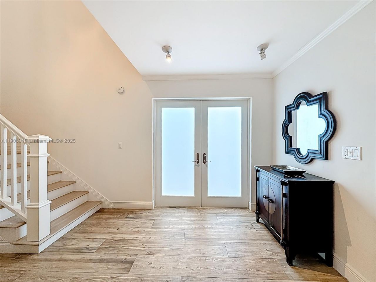 254 Sea View Dr, Unit 5, Key Biscayne, FL 33149 Photo