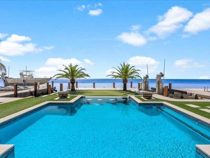 239 Tavernier Dr, Tavernier, FL 33070 Photo