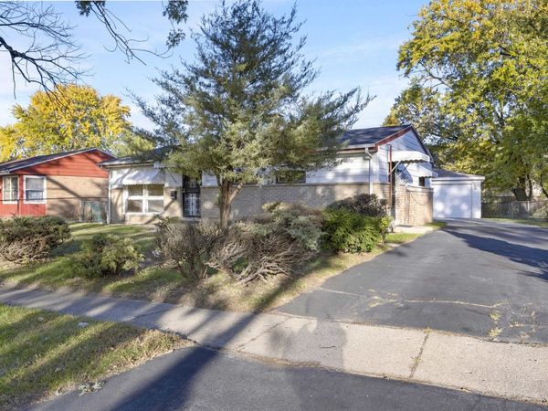 16501 Oxford Drive S, Markham, IL 60428